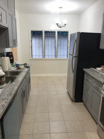 Kitchen - 331 N Ogden Dr