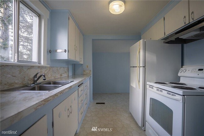Foto del edificio - 1 br, 1 bath House - 8851 30th Ave SW