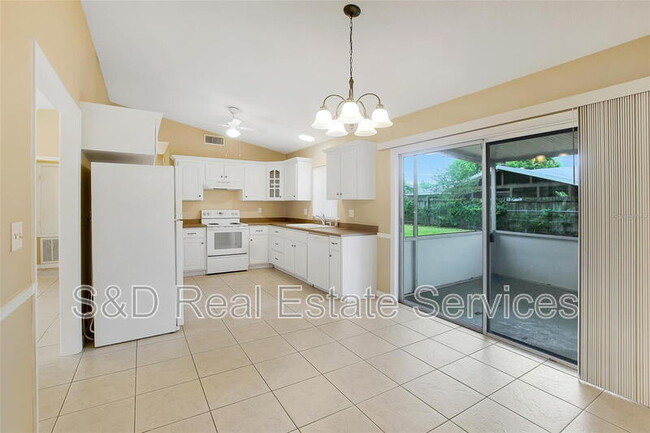 Foto del edificio - 612 Lake Ned Rd