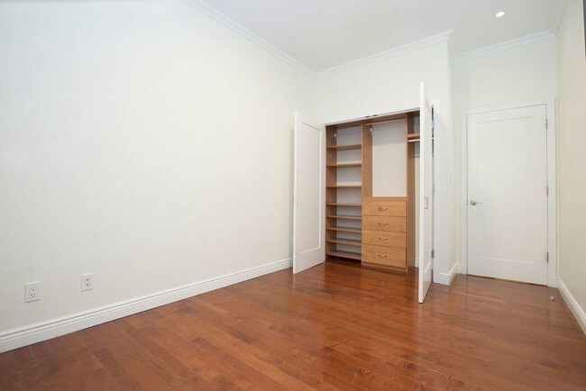 Building Photo - 488 7th Ave