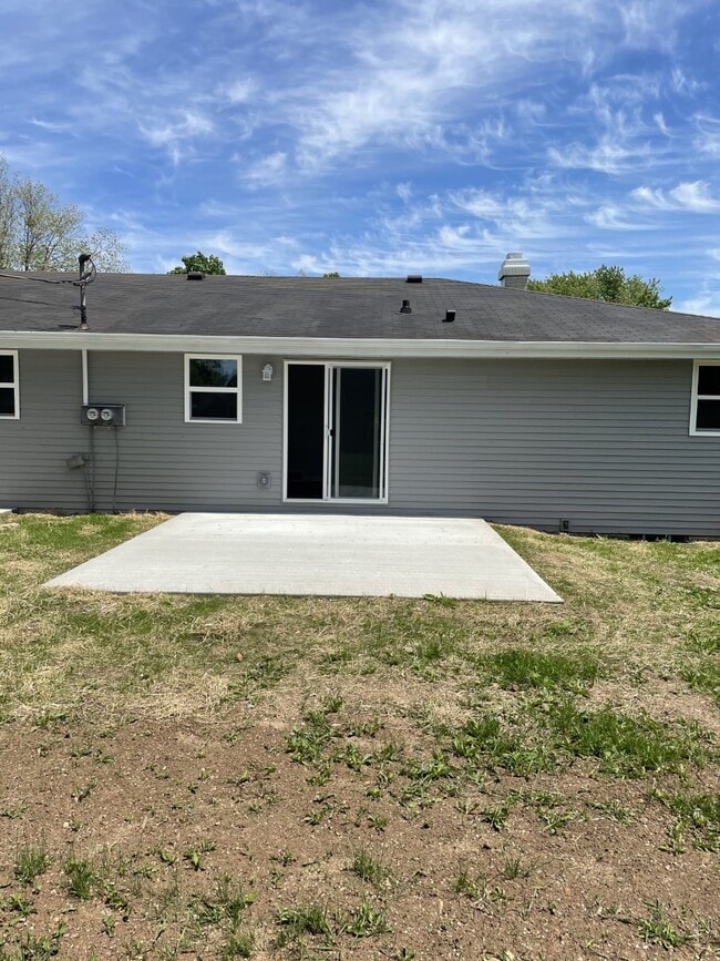 Building Photo - 1231 Primrose Ln