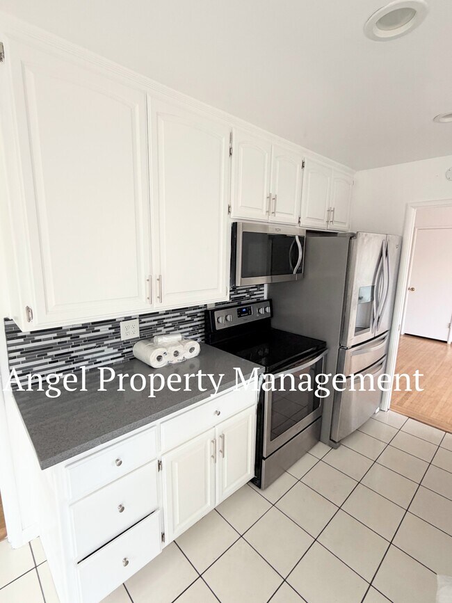 Foto del edificio - 7406 Alix Pkwy
