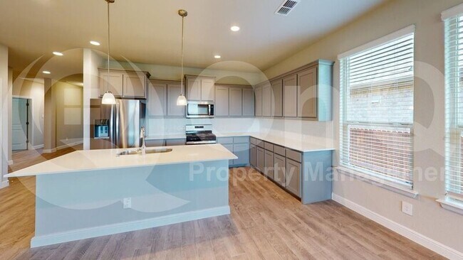 Foto del edificio - 2221 Dyre Dr