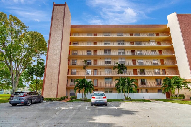 Building Photo - 14623 Bonaire Blvd