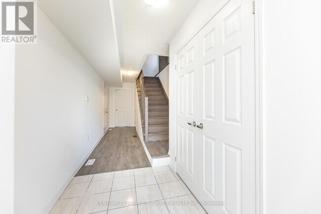 Photo du bâtiment - 49 Woodstream Dr