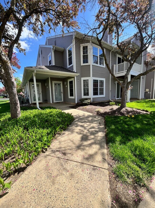 Building Photo - 2 Bed 2 Bath Condo in Council Rock School ...