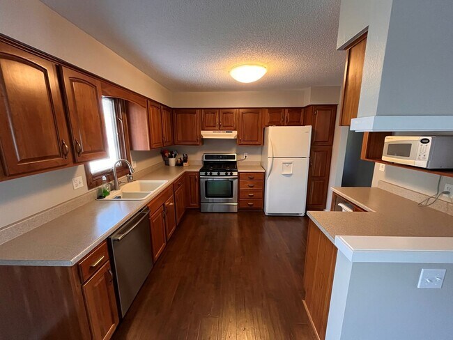 Building Photo - 3 Bed 1.5 Bath Single Family Home For Rent