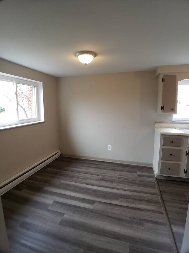 2144 Raymond Ave Unit G, Latrobe, PA 15650 Room for Rent in Latrobe