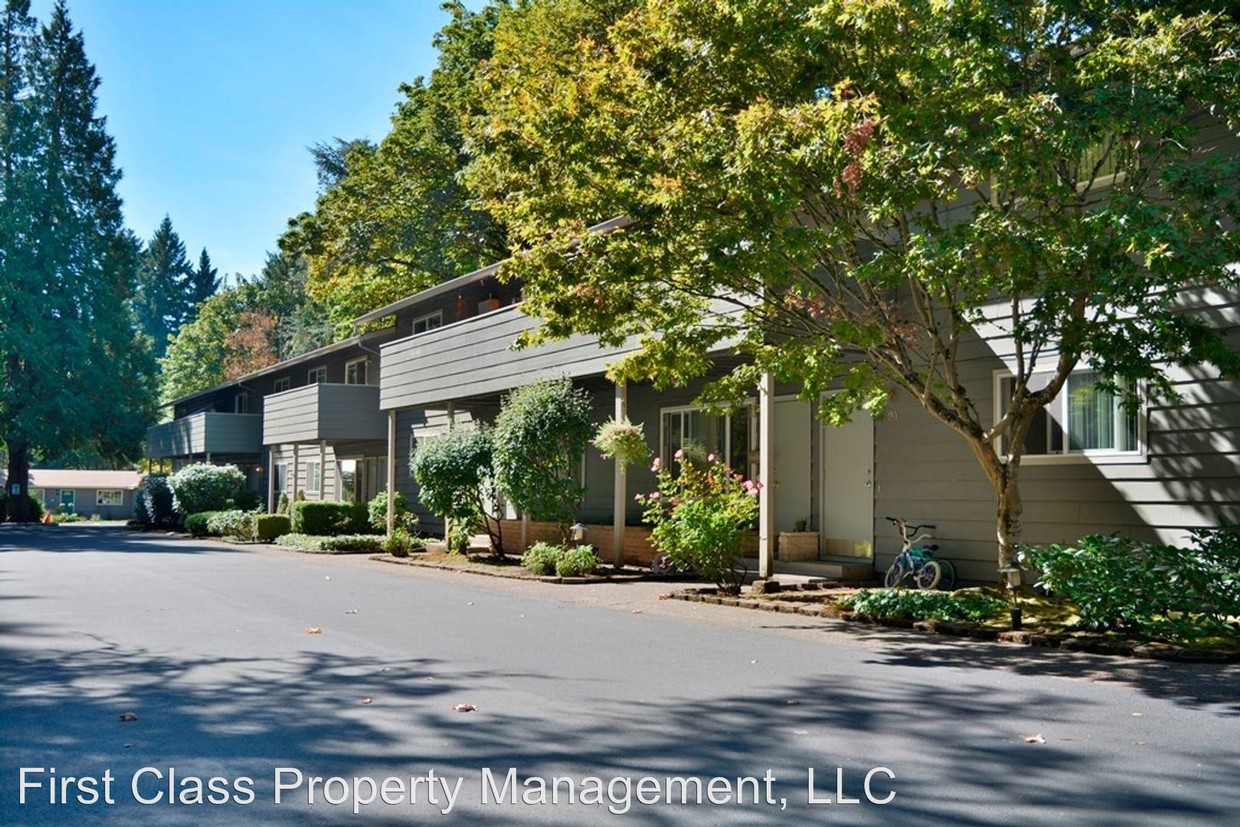 Foto principal - 3853 Lake Grove Ave