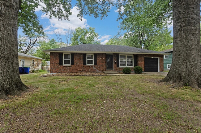 Building Photo - 622 NW Kay Dr