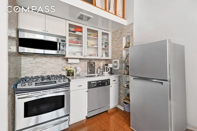 Building Photo - 350 E 62nd St