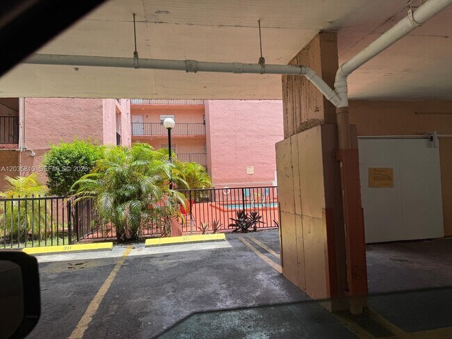 Foto del edificio - 6175 W 20th Ave