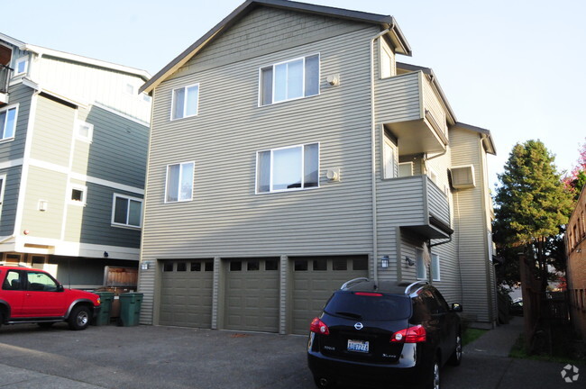Building Photo - 434 NE Maple Leaf Pl