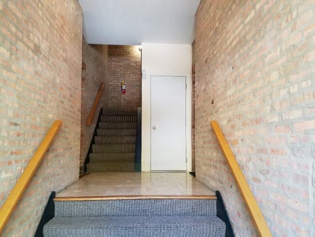 Building Photo - 1323 E Marquette Rd