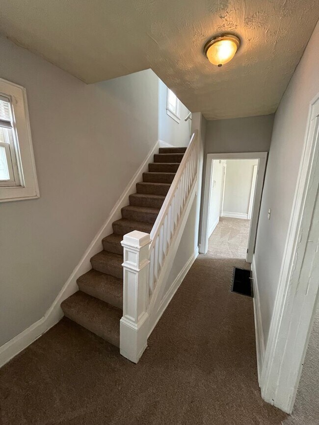 Foto del edificio - Spacious 3 Bed 1.5 Bath in Milo-Grogan