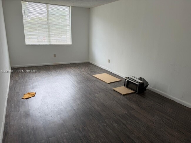 Foto del edificio - 492 NW 165th St