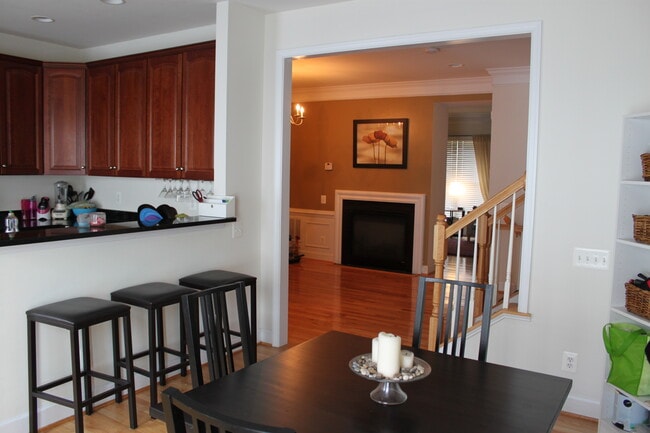 Shared dining area - 5995 Grand Pavilion Way