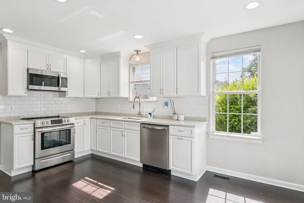 Foto principal - 5907 L St