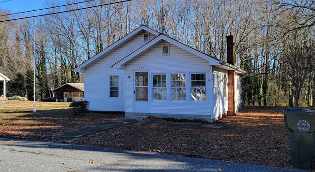 Building Photo - 207 Bell St