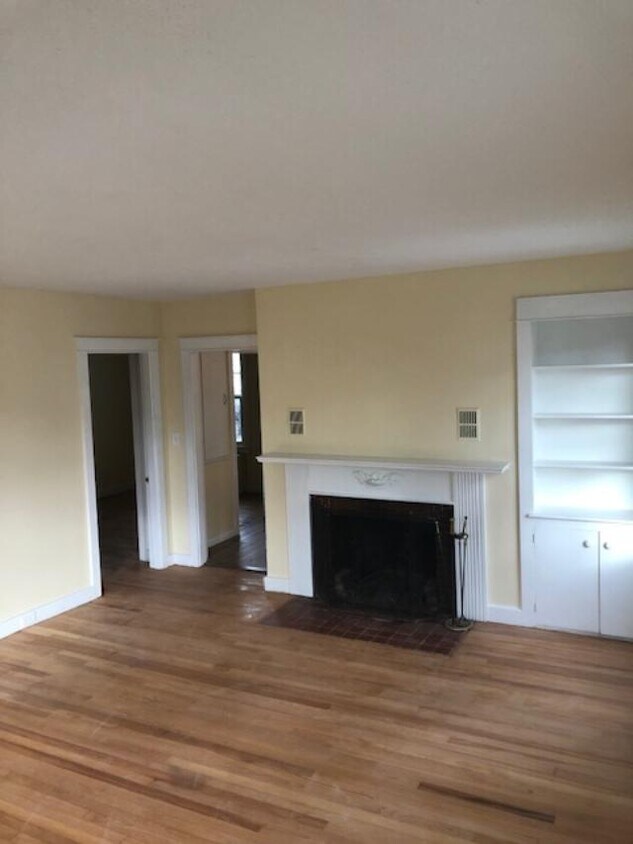 Livingroom - 29 13th St