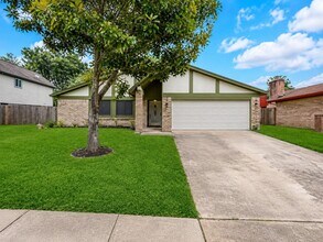 Building Photo - 1707 Stone Lake Dr