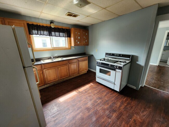 Foto del edificio - Three Bedroom Second Floor Apartment Avail...