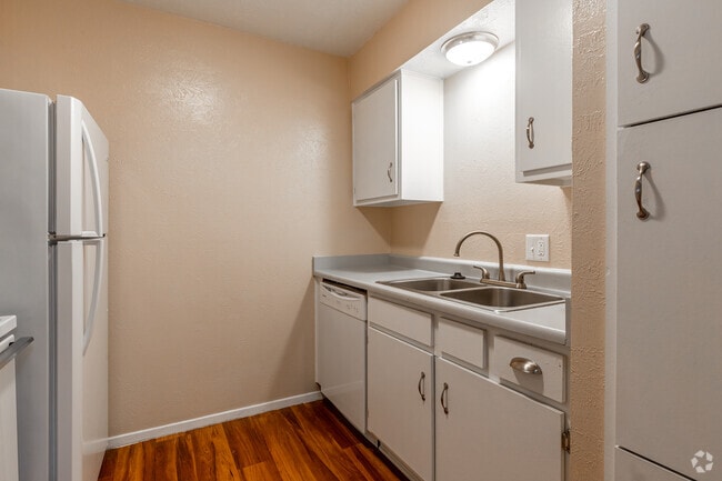 1bd, 1ba - Kitchen - Timbercrest Apartments