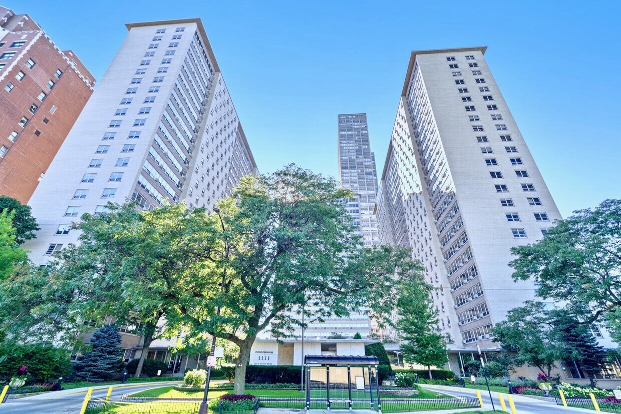 Primary Photo - 3950 N Lake Shore Dr