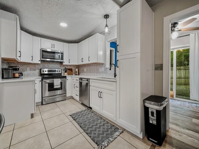 Foto del edificio - 301 Deerpoint Dr