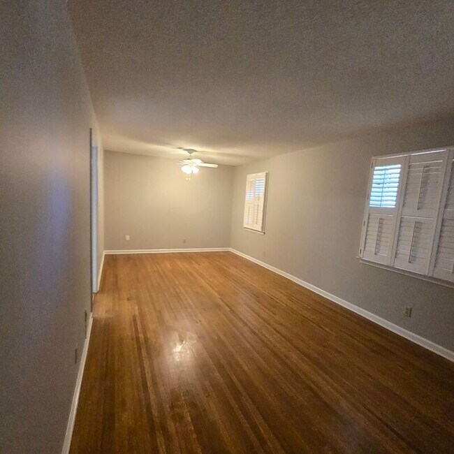 Foto del edificio - 3215 Clearbrook St