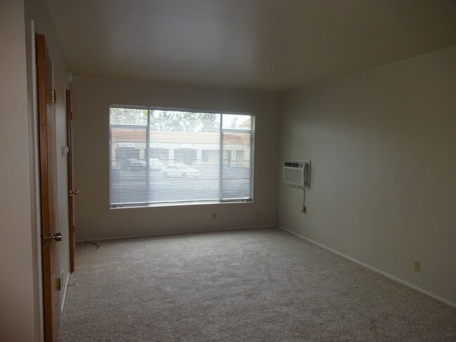 Building Photo - 5492 Carlson Dr