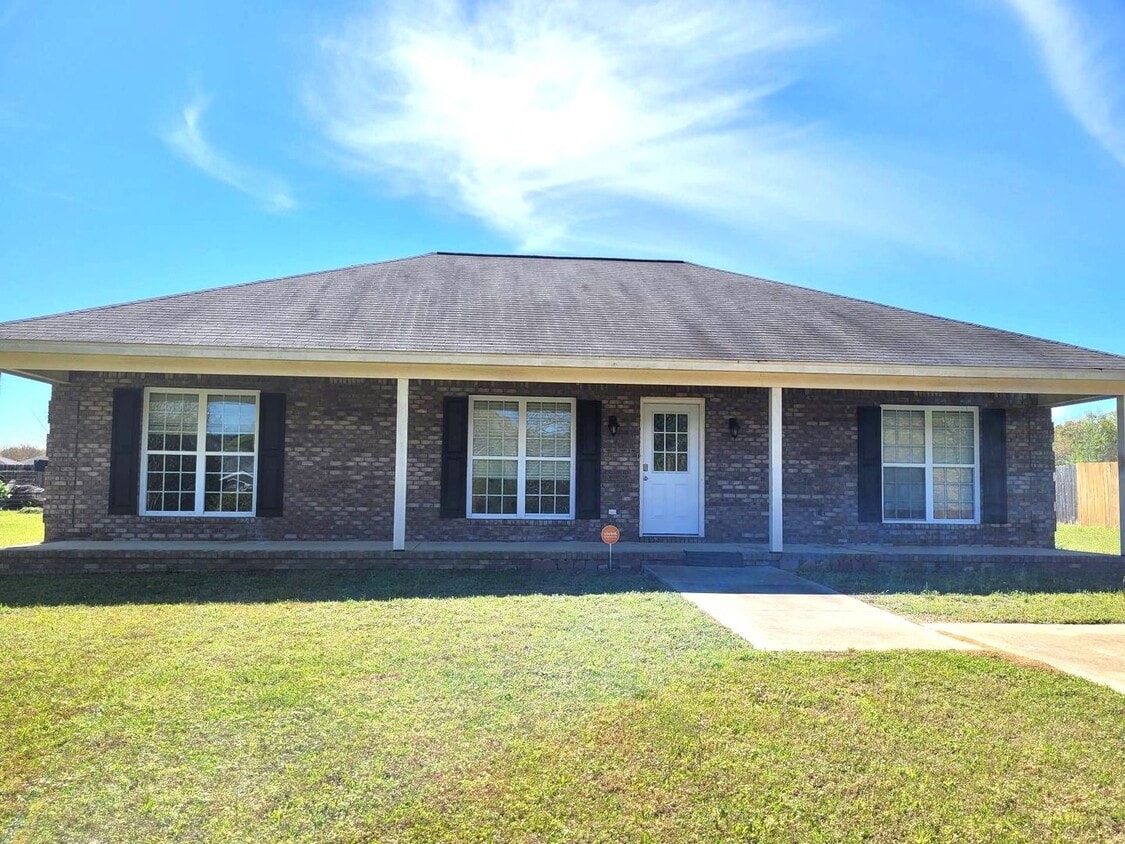 Primary Photo - 3 bedroom/ 2 Bath.... Move In Ready!!!!