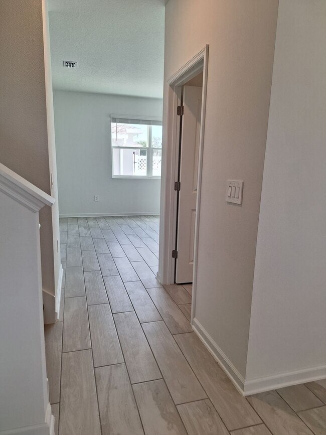 Foto del edificio - BEAUTIFUL NEW CONSTRUCTION 3 BEDROOM 2.5 B...