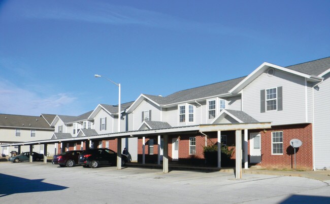 Foto del edificio - Petrus Circle Townhomes