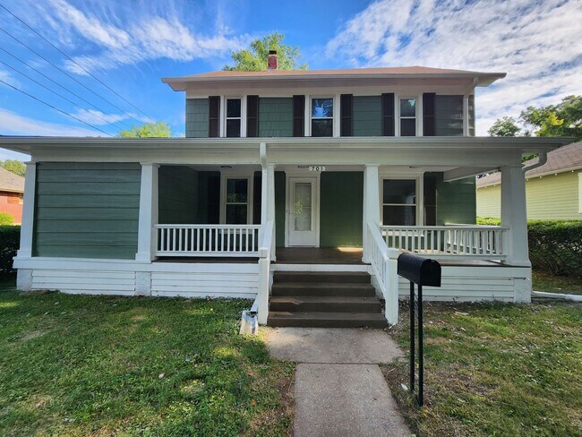 Foto del edificio - Spacious 5-Bedroom, 2-Bathroom Home AVAILA...
