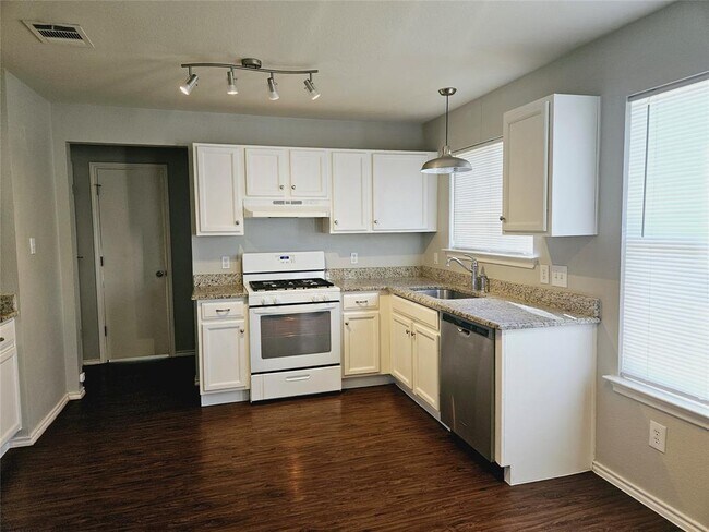 Foto del edificio - 650 Goldenrod St