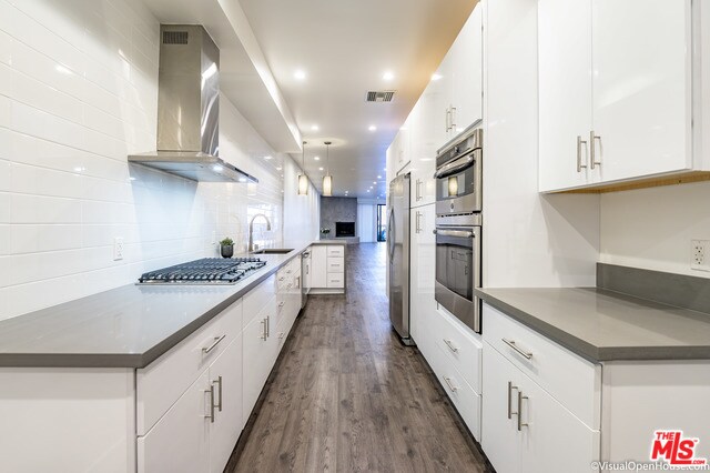 Primary Photo - 8755 Shoreham Dr