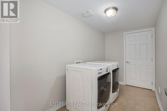 Building Photo - 125 Grenadine St
