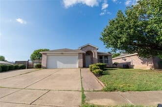Building Photo - 1403 Chesapeake Dr