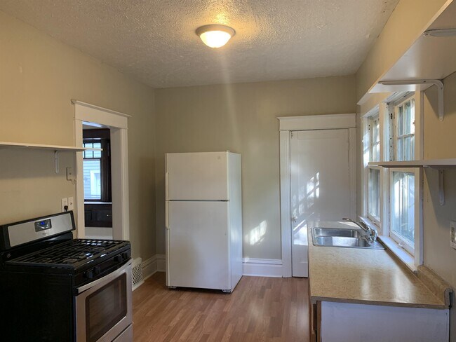 Building Photo - 515 W Hillsdale St