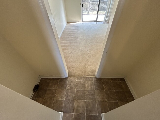 Building Photo - Townhouse for Rent