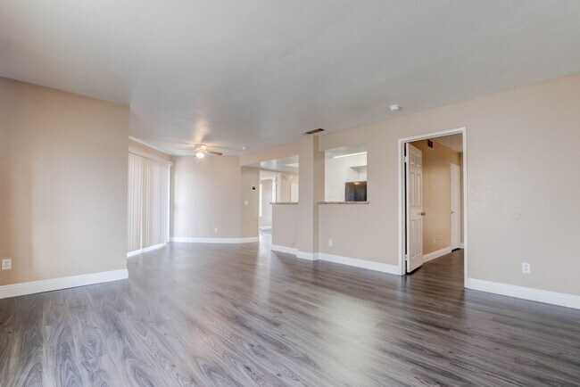 Foto del edificio - 6800 E Lake Mead Blvd