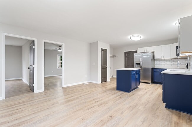 Building Photo - Freshly Updated 3 Bed, 2 Bath Home in Prim...