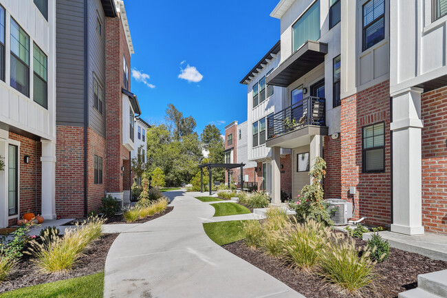 Foto del edificio - Current Townhomes