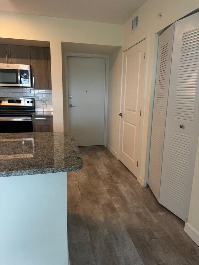 Foto principal - 11330 SW 3rd St
