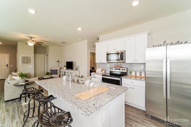 Building Photo - 14355 Palm Ridge