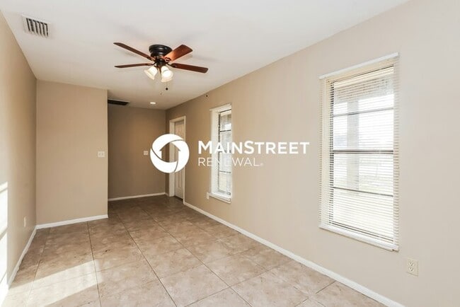 Building Photo - 3 Bedroom Pet-Friendly Home in Fort Myers, FL with Main Street Renewal