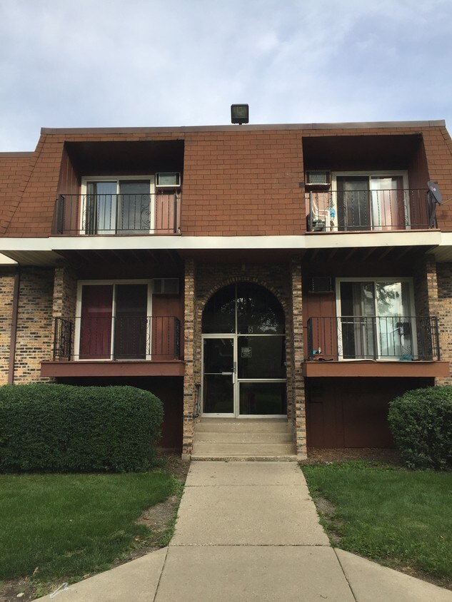 575 Hill Dr, Hoffman Estates, IL 60169 Condo for Rent in Hoffman