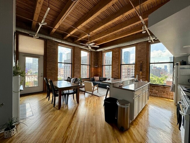 Building Photo - 616 W Fulton St