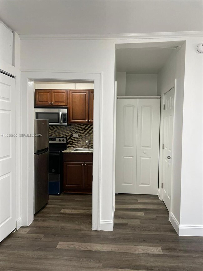 Foto del edificio - 119 Menores Ave